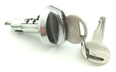 Цилиндр перчаточного ящика с оригинальными стильными ключами 1970-1974 Challenger Cuda Coronet GTX - Изображение 1 из 3