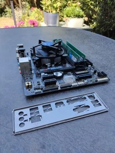 Gigabyte Motherboard B250M-DS3H,I3-7100, 2x4gb ram, 250GB ssd - Bild 1 von 4