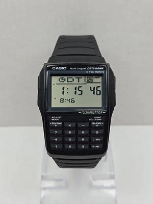 Casio DBC 32 Databank Calcolatrice Illuminatore 13 Lingue Nuovo Batteria Orologio Nero - Immagine 1 di 4