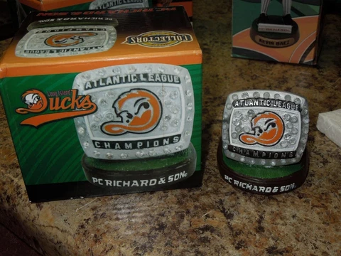 Long Island Ducks PC Richard &Son 2012 Collectors Atlantic League Champions Ring Cover