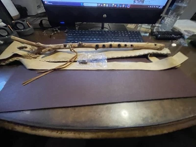 Flauta nativa americana con bolsa de gamuza y bloque de música de madera india Foto 1 de 4