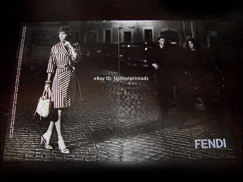 ANNUNCIO STAMPA FENDI 2 pagine primavera 2012 ARIZONA M Lagerfeld DONNA GAMBE PIEDI CAVIGLIE