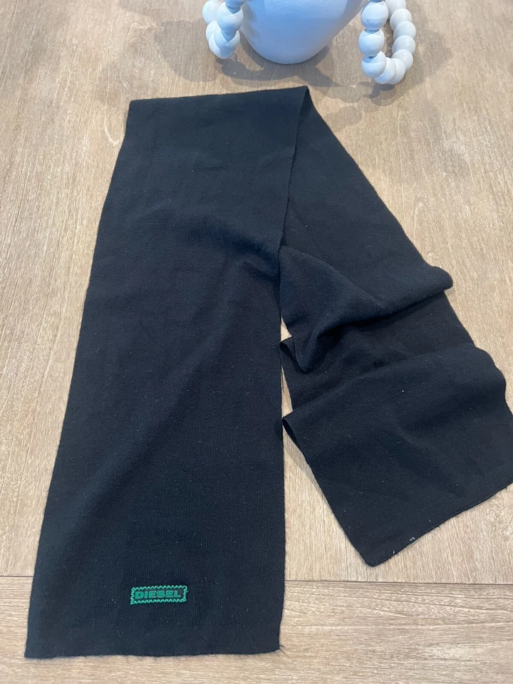Bufanda Diesel Usada Negra Tejida Acanalada de Mezcla de Lana 70 x 10 De Colección Foto 1 de 4