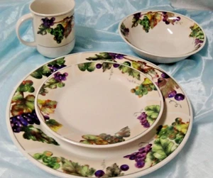 #310 Service for 4 Grapevine Oneida Stonewear Dinnerware Grape 16 Piece Dishes - Picture 1 of 5