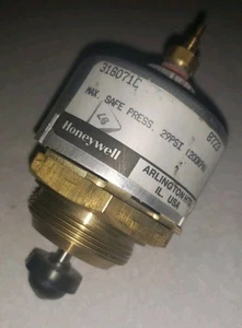 HONEYWELL 318071C 8723 RICAMBIO ATTUATORE VALVOLA PRESSIONE MAX 29 PSI 200KPA - Foto 1 di 4