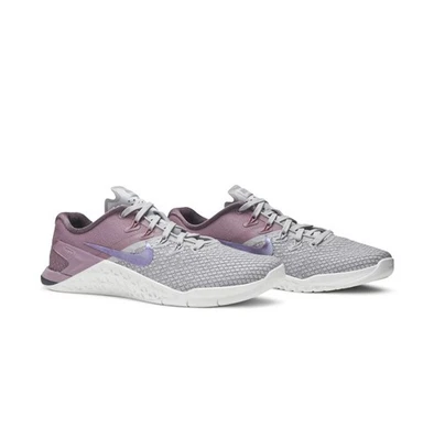 Nike (WMNS) Metcon 4 XD 'Grey True Berry' MUJERES Talla 7 Foto 1 de 4