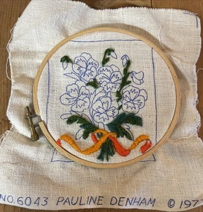 Crewel Embroidery Started #6043 By Pauline Denham Pansies 1973 W/ Wooden Hoop - Picture 1 of 6