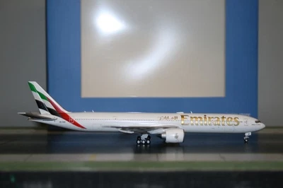 Gemini Jets 1:400 Emirates Boeing 777-300ER A6-ENV (GJUAE2219) Model Plane - Image 1 of 4