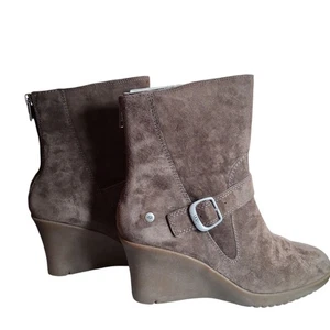 Botas de cuña UGG Australia Gisella marrón gamuza con hebilla forradas de ley talla 10 - Imagen 1 de 9