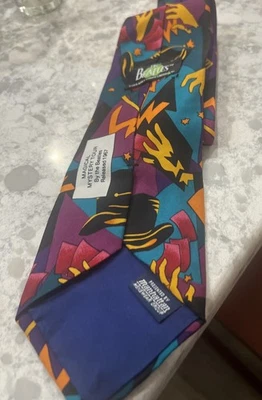 Gravata vintage colecionável "The Beatles" 100% seda gola mágica turnê mistério 1967 - Imagem 1 de 4