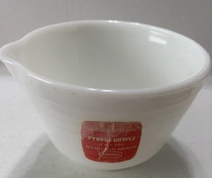 Vintage Scovill Pyrex mixing bowl - white milk glass 6.25" w/spout - Picture 1 of 4