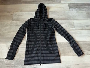 LULULEMON SCUBA KAPUZENPULLOVER grau schwarz klassisch gestreift Yoga-Jacke mit durchgehendem Reißverschluss Größe 6 - Bild 1 von 19