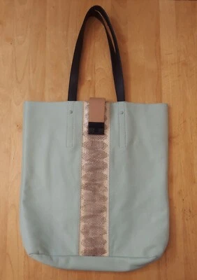 Bolso de hombro grande de cuero verde menta Loeffler Randall Foto 1 de 4