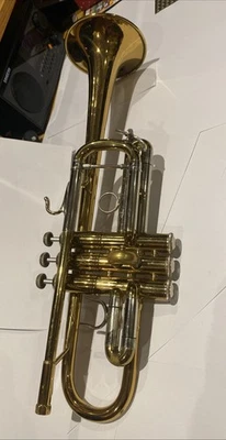 Bach 239G, diámetro medio grande, trompeta Stradivarius C, con campana de latón dorado Foto 1 de 4