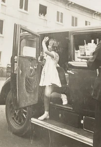 1937 Actriz Shirley Temple Saliendo Coche Agitando a los Fans Militares Hombres Hawai Foto - Imagen 1 de 22