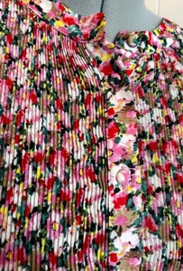 Boden floral very prettty blouse. Preloved, in excellent condition. Size 16 - Picture 1 of 5