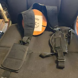 Black Nylon RH Shoulder Holster for 1911 Handgun w/ Mag Pouches (Adjustable) - Picture 1 of 7