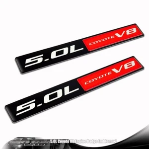 2 pegatinas universales de emblema adhesivo de aluminio coyote rojo negro 5,0 L V8 - Imagen 1 de 1
