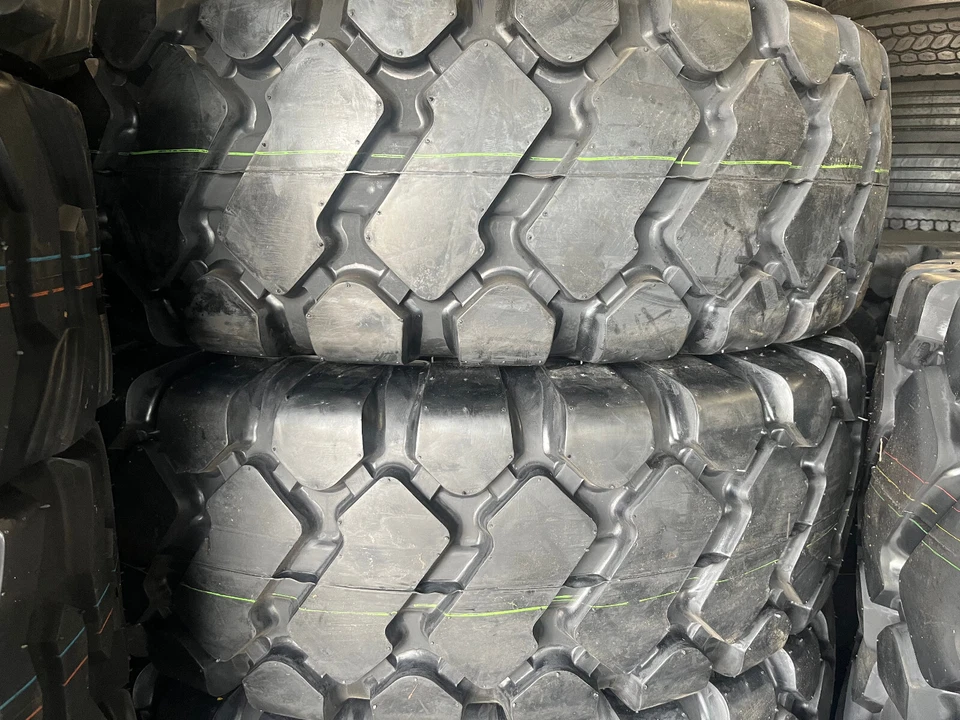 Road Crew G-3 17.5-25 16 PLY L-2/G-2 Loader Tires