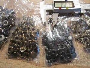 (0,31 € / Stück)  20 Moderne Feder Druckknöpfe 15 mm  4 Farben zu Auswahl - Picture 1 of 9