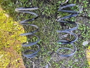 2019-2023 NISSAN KICKS SV REAR LEFT AND RIGHT COIL SPRING SET PAIR OEM - Bild 1 von 4