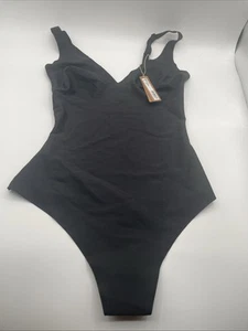 NWT Skims Body Plunge Bodysuit Thong Womens M Black BD-THG-3326 Retail $80 - Picture 1 of 3