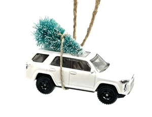 🎄Matchbox '18 Toyota 4Runner (blanc) ornement de Noël fait main avec mini sapin - Photo 1/4