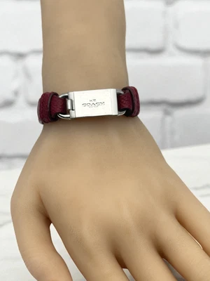 蔻驰银色波尔多牛血勃艮第纹理皮革包裹式手链牌 — 第 1/3 张图片