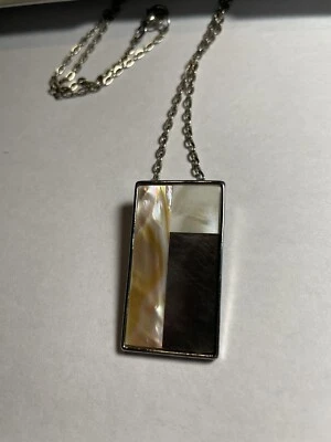 "Cadena colgante de placa de plata abulón madreperla de 26"" de Lia Sophia" Foto 1 de 4