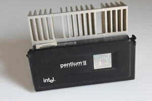 Processore SL2U6 Intel Pentium II 400 MHz SLOT 1  512 KB CACHE retrocomputing - Foto 1 di 11