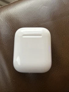 Apple AirPods 2nd Generation with Charging Case - White - Photo 1 sur 7