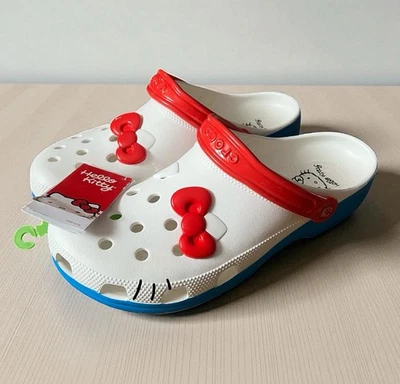 ¡Nuevo! Zueco clásico Crocs Hello Kitty iam Bow para hombre talla 13 blanco rojo azul nuevo con etiquetas Foto 1 de 4