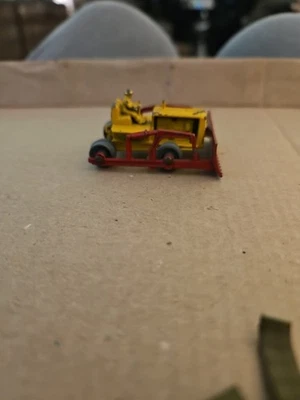 Caterpillar Bulldozer – Matchbox Lesney No.18 – Vintage Diecast Tractor – Lesney - Image 1 of 4