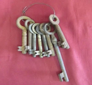 ANTIQUE SET OF 9pcs BRONZE & STEEL DOOR DRAWER CHEST KEYS - Picture 1 of 6