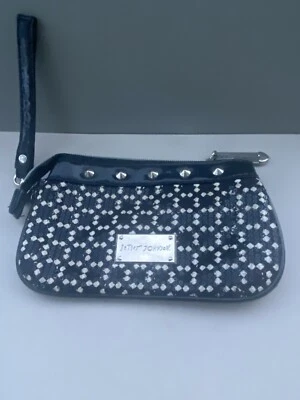 Bolso sin asas Betsey Johnson negro plateado floral lentejuelas tachuelas cremallera muñeca Foto 1 de 4