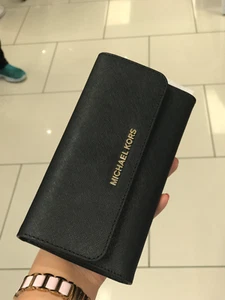 MICHAEL KORS JET SET TRAVEL SAFFIANO LEATHER LARGE TRIFOLD WALLET Black/GOLD - Picture 1 of 4