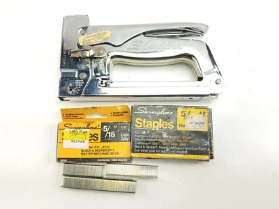 Pistola grapadora Swingline de colección de alta resistencia de acero inoxidable cromado con grapas Foto 1 de 4