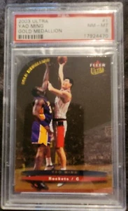 #1 Yao Ming 2003 Fleer Ultra PSA 8 casi nuevo-como nuevo medallón de oro - Imagen 1 de 2