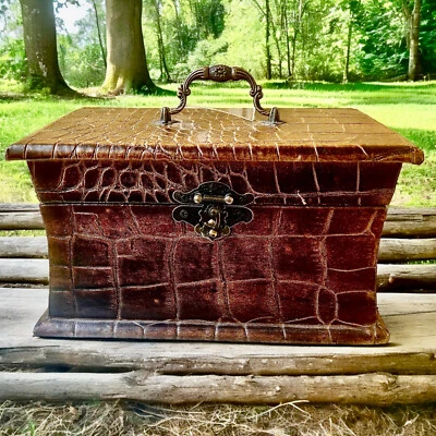 Hinged Vtg Wood Box Leather Overlay Felt Interior Metal Handle Trinket Jewelry - Image 1 of 4
