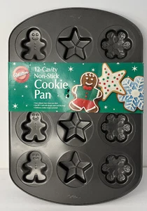 Wilton: 12 CAVITY CHRISTMAS HOLIDAY COOKIE PAN #2105-8122 ANTIHAFTBESCHICHTET - Neu - Bild 1 von 6