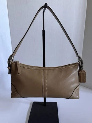 Coach 11195 желтовато-коричневый карамель кожи Y2K Demi багет наплечная ручная сумка сумочка б/у в отличном состоянии - Изображение 1 из 4