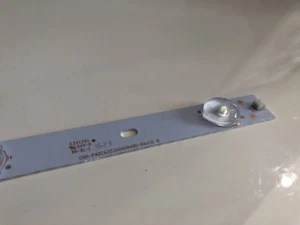 CRH-P40CA353504094BU Rampe LED pour TV SHARP LC-40CFE4042E et autres. - Photo 1/2