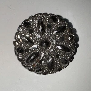 Antiguo botón de metal y acero cortado - 2,6 cm de diámetro - En muy buena condición - Imagen 1 de 3