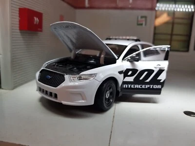 Ford Taurus Police White Interceptor Welly Diecast G LGB 1:24 Scale Model Car - Image 1 of 4