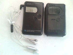 Radio tascabile Sony SRF-M3V AM/FM prodotta in Giappone con custodia testata funzionante - Foto 1 di 9