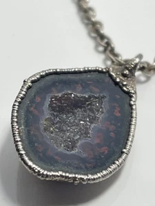 Unique vintage half geode agate/sterling silver pendant and '925' chain necklace - Picture 1 of 18