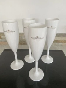 💋MOET & CHANDON WHITE CHAMPAGNE ACRYLIC FLUTES💋 - Picture 1 of 3