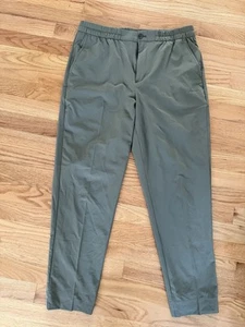 Banana Republic Damen Vegan/Grünlich Airstretch Tapered Hose Größe M - Bild 1 von 6