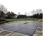 Couverture de sécurité de piscine de gardien d'eau 34' x 18' résistant aux UV dans le sol gris rectangulaire