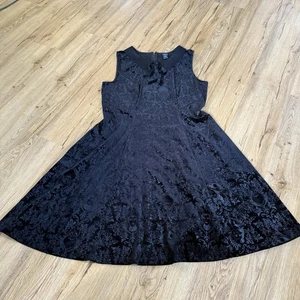 Disney Villains Dress Womens 14 Black Velvet  Embossed Maleficent Ursula Witchy - Picture 1 of 14